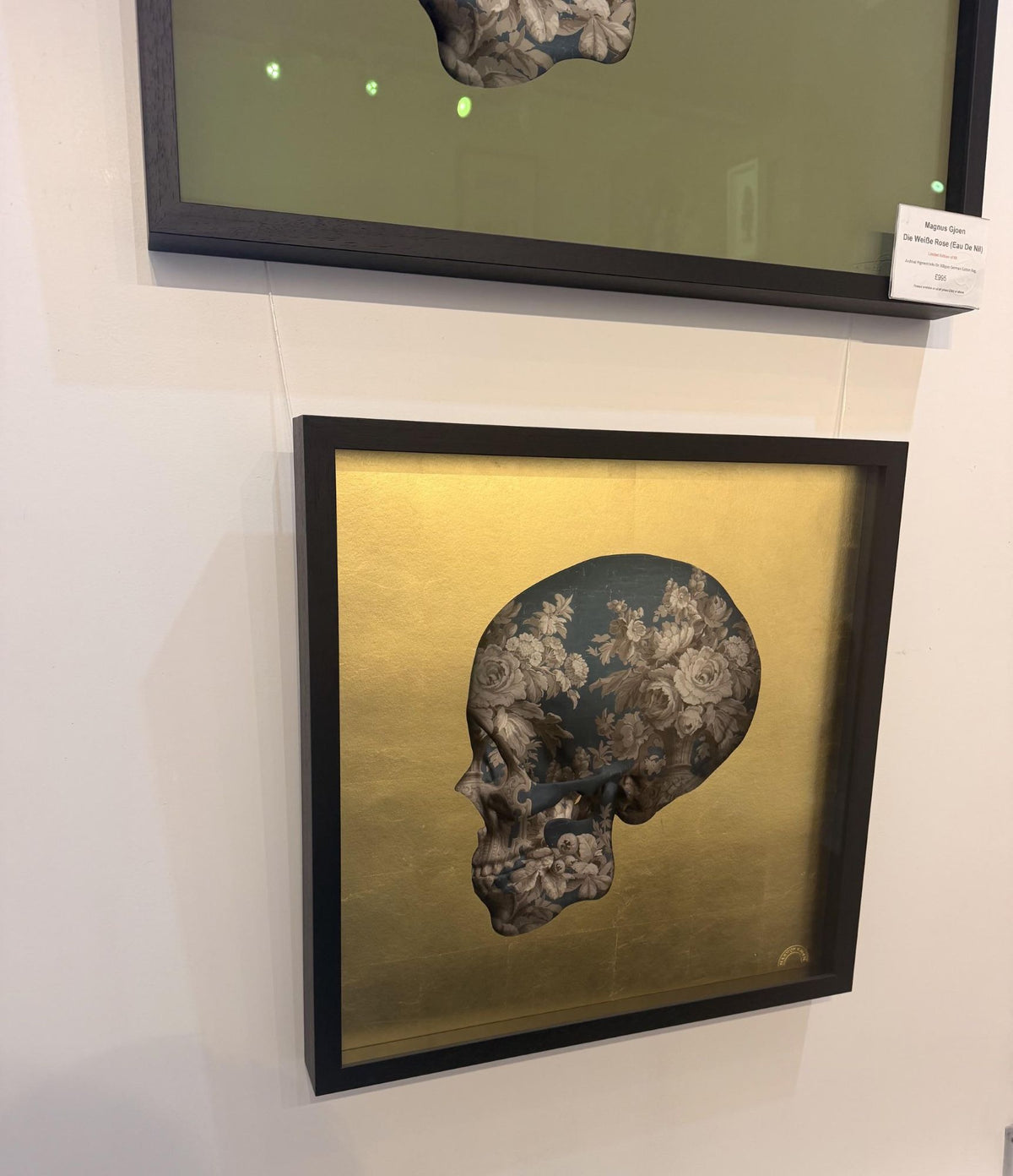 Die Weiẞe Rose (Gold Leaf) - Framed by Magnus Gjoen